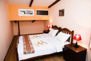 Хостелы GL Hostel Тбилиси Двухместный номер с 2 отдельными кроватями и видом на город-6