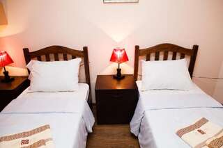 Хостелы GL Hostel Тбилиси Двухместный номер с 2 отдельными кроватями и видом на город-10